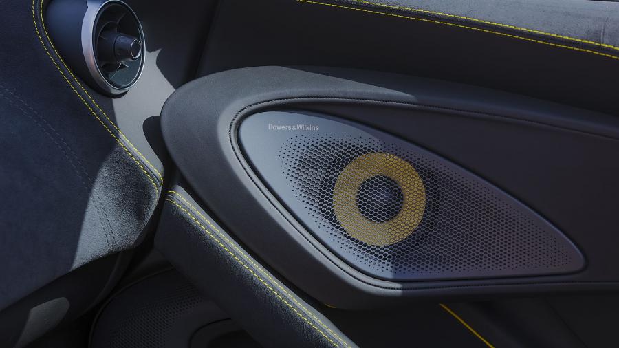 Детали интерьера McLaren 570S Spider 2017 года  (WW) (фото 67 из 78)
